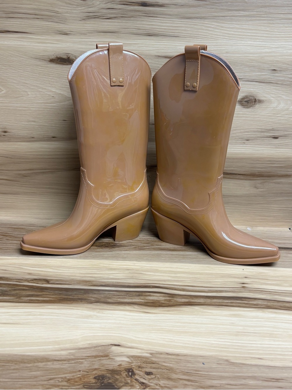 cowboy rain boots from Beach by Matisse a glossy finish and a pointed toe size 7 - Picture 2 of 5
